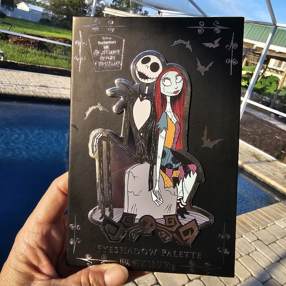 Disney Nightmare Before Christmas Eyeshadow Palette - 12 Shades - Picture 10 of 10